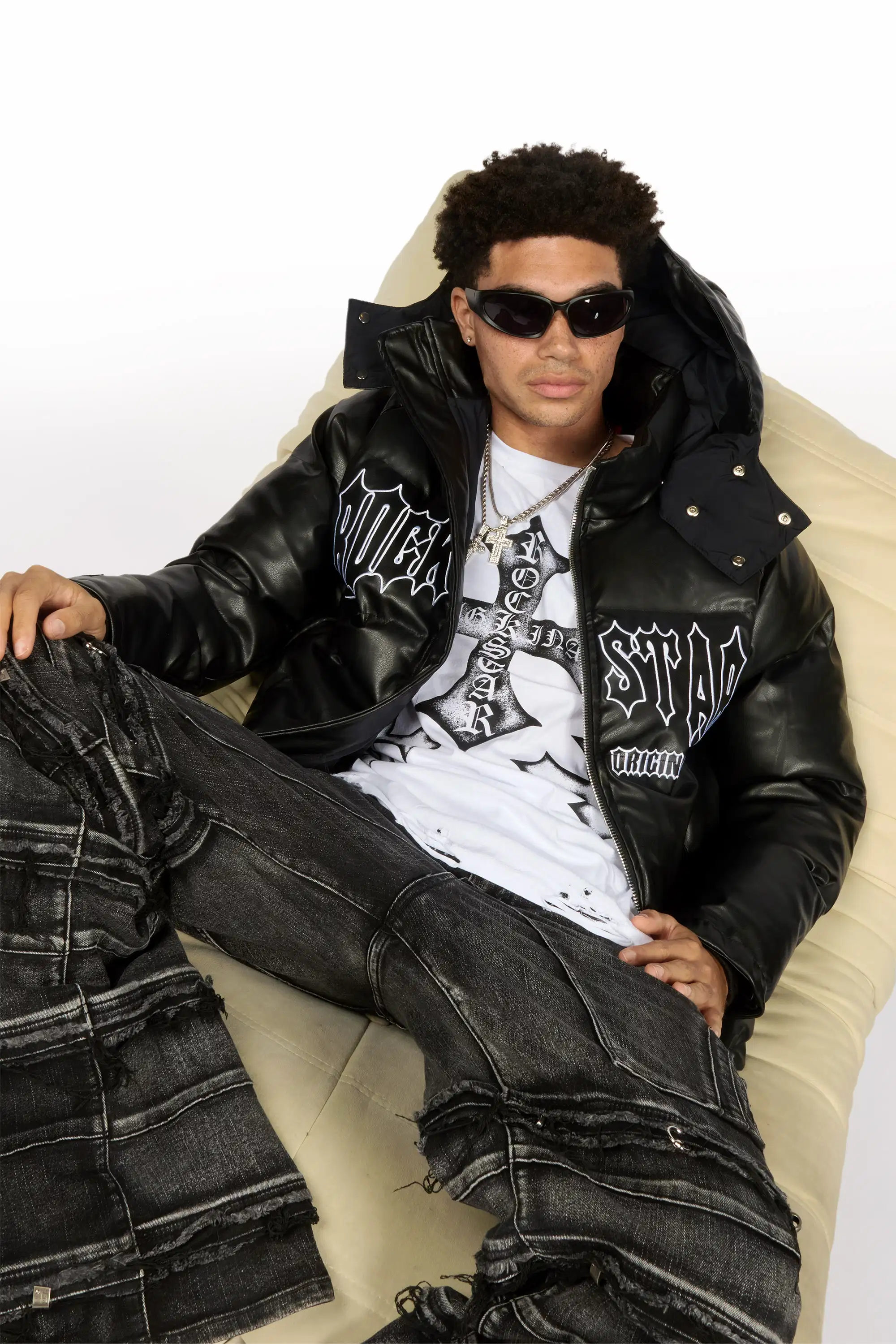 Marizon White/Black Oversized Distressed Graphic T-Shirt - Image 3